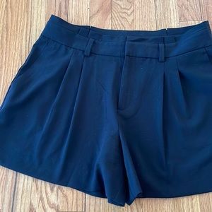 Brand new black banana republic women’s shorts size 10 pleats
